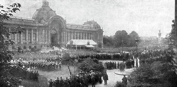 Le 14 juillet 1916 a Paris; defile des troupes, dans l'avenue Nicolas II, devant la tribune...1916 Creator: Unknown