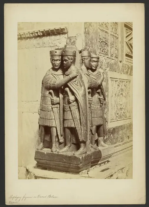 Framed Print : Le 4 figure di porfido presso la porta del Palazzo ducale, 1860-1870. Creator: Carlo Ponti Framed Print : Le 4 figure di porfido presso la porta del Palazzo ducale, 1860-1870. Creator: Carlo Ponti