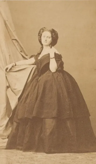 Framed Print : Le beau bras, 1860s. Creator: Pierre-Louis Pierson Framed Print : Le beau bras, 1860s. Creator: Pierre-Louis Pierson