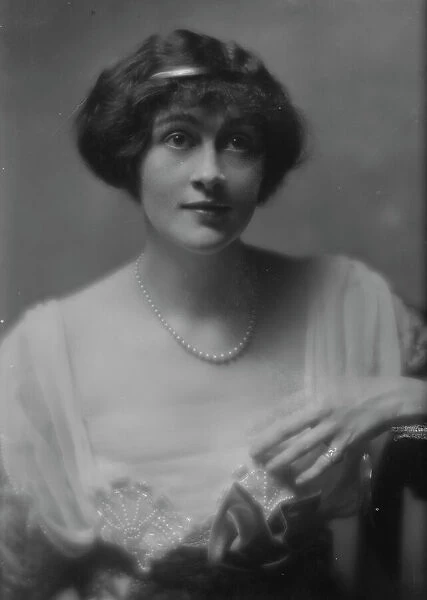 Le Breton, Marguerite, Miss, portrait photograph, 1913. Creator: Arnold Genthe