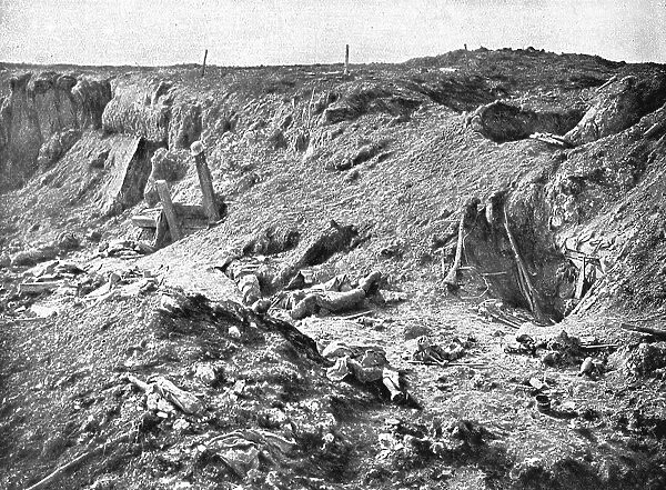Le Champ de Bataille de Combles; Les restes d'une installation allemande dans le chemin creux de Co Creator: Unknown