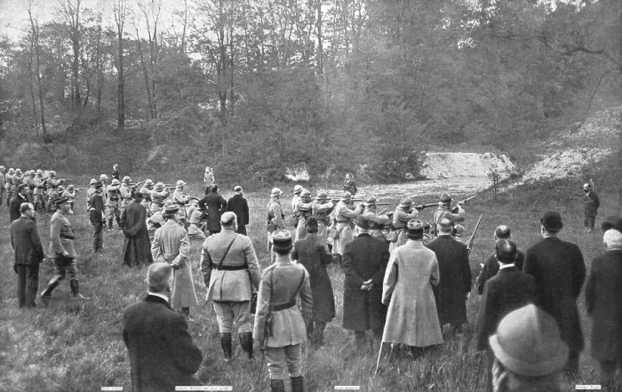 Framed Print : Le chatiment des denonciateurs de Laon; quadruple execution capitale a Vincennes...1920. Creator: Unknown Framed Print : Le chatiment des denonciateurs de Laon; quadruple execution capitale a Vincennes...1920. Creator: Unknown