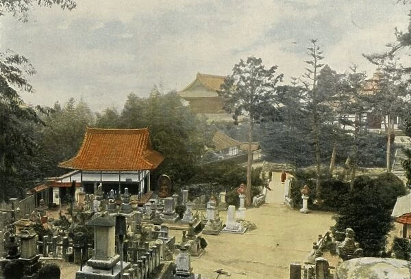 Le Cimetiere Kurodani a Kioto, Tombes Sculptees, (Tombstones in Kurodani cemetery, Kyoto), 1900