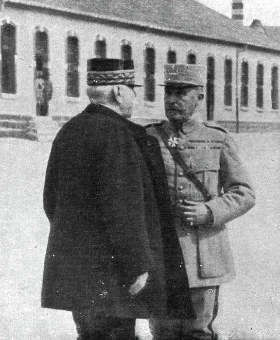 Framed Print : Le commandement devant Verdun; Le general Joffre et le general Nivelle, 1916. Creator: Unknown Framed Print : Le commandement devant Verdun; Le general Joffre et le general Nivelle, 1916. Creator: Unknown