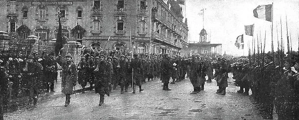 Le deuxieme anniversaire de L'Yser; le defile du 12e de ligne belge, son glorieux... 1916. Creator: Unknown