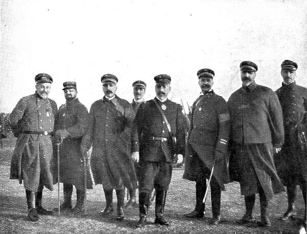 Le Drapeau des Fusiliers Marins; L'etat-major des fusiliers, au centre, l'amiral Ronarc'h, 1915. Creator: Unknown