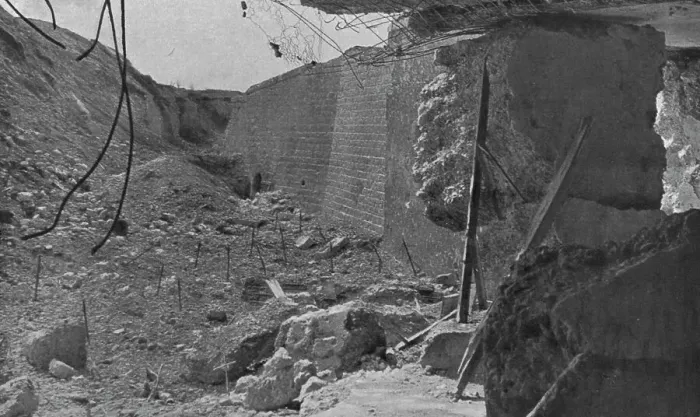 Framed Print : Le Fort de Vaux; Aspect d'un angle de l'ouvrage avec les enormes blocs de beton disloques, 1916. Creator: Unknown Framed Print : Le Fort de Vaux; Aspect d'un angle de l'ouvrage avec les enormes blocs de beton disloques, 1916. Creator: Unknown