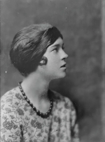Le Gallienne, Eva, portrait photograph, not before 1916 Jan. Creator: Arnold Genthe