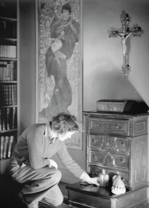 Framed Print : Le Gallienne, Eva, portrait photograph, 1937 Creator: Arnold Genthe Framed Print : Le Gallienne, Eva, portrait photograph, 1937 Creator: Arnold Genthe