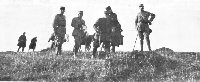 Framed Print : Le general de Castelnau a Salonique; le chef d'etat-major general, avec les officiers qui... 1916. Creator: Unknown Framed Print : Le general de Castelnau a Salonique; le chef d'etat-major general, avec les officiers qui... 1916. Creator: Unknown