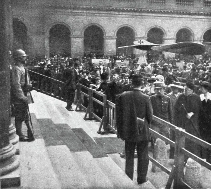 Framed Print : Le general Gallieni; La foule defilant dans la cour d'honneur, devant le catafalque... 1916. Creator: Jean Clair-Guyot Framed Print : Le general Gallieni; La foule defilant dans la cour d'honneur, devant le catafalque... 1916. Creator: Jean Clair-Guyot