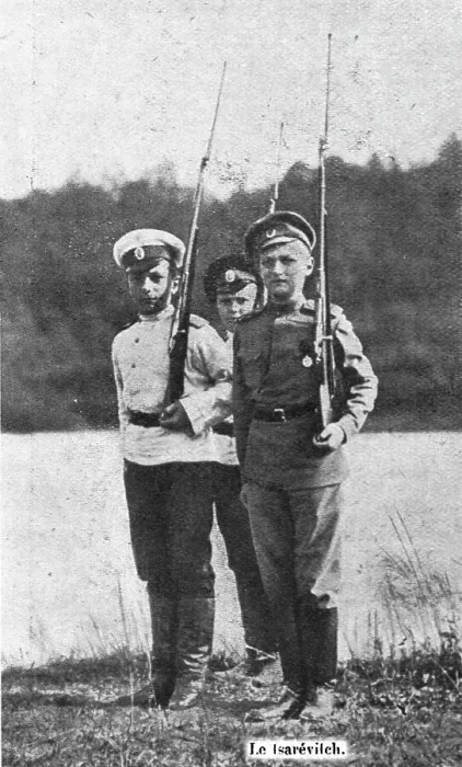 Framed Print : Le grand-duc heritier et ses deux compagnons de jeux militaires, 1916. Creator: Unknown Framed Print : Le grand-duc heritier et ses deux compagnons de jeux militaires, 1916. Creator: Unknown