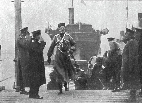 Le grand-duc Nicolas, vice-roi du Caucase, debarquant a Batoum, le 14 avril, apres une... 1916. Creator: Unknown
