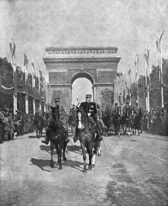 Framed Print : Le jour de gloire; le 14 juillet 1919: les Marechaux Foch et Joffre en tete du defile... 1919. Creator: Unknown Framed Print : Le jour de gloire; le 14 juillet 1919: les Marechaux Foch et Joffre en tete du defile... 1919. Creator: Unknown