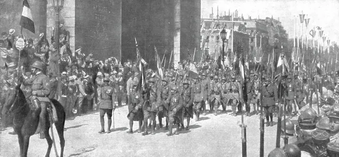 Framed Print : Le jour de gloire; le drapeau de l'armee coloniale sous l'Arc de Triomphe, 1919. Creator: Unknown Framed Print : Le jour de gloire; le drapeau de l'armee coloniale sous l'Arc de Triomphe, 1919. Creator: Unknown