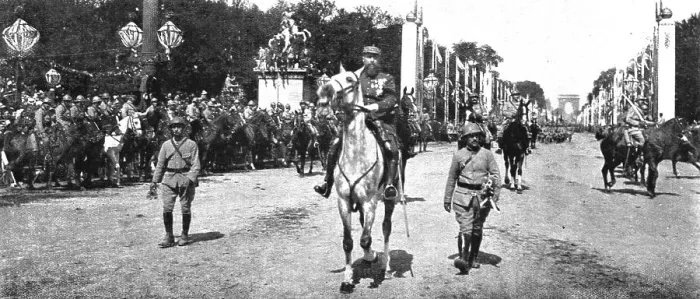 Framed Print : Le jour de gloire; le general Gouraud arrive sur la place de la Concorde: derriere lui... 1919. Creator: Unknown Framed Print : Le jour de gloire; le general Gouraud arrive sur la place de la Concorde: derriere lui... 1919. Creator: Unknown