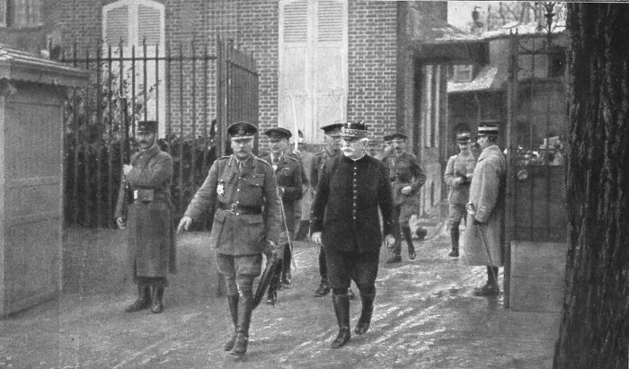 Framed Print : Le Nouveau Commandant en Chef des Armees Britanniques en France; Visite de Sir Douglas... 1916. Creator: Unknown Framed Print : Le Nouveau Commandant en Chef des Armees Britanniques en France; Visite de Sir Douglas... 1916. Creator: Unknown