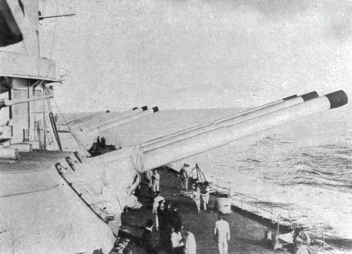 Framed Print : Le nouveau superdreadnought Imperatrice-Marie'; La presentation au combat : les canons... c1915. Creator: Unknown. Le nouveau superdreadnought Imperatrice-Marie'; La presentation au combat : les canons... c1915. Creator: Unknown Framed Print : Le nouveau superdreadnought Imperatrice-Marie'; La presentation au combat : les canons... c1915. Creator: Unknown. Le nouveau superdreadnought Imperatrice-Marie'; La presentation au combat : les canons... c1915. Creator: Unknown