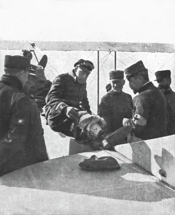 Framed Print : Le pilote montre a un major sa jambe fracturee. Deux avieteurs allemands descendus'... 1915. Creator: Unknown. Le pilote montre a un major sa jambe fracturee. Deux avieteurs allemands descendus'... 1915. Creator: Unknown Framed Print : Le pilote montre a un major sa jambe fracturee. Deux avieteurs allemands descendus'... 1915. Creator: Unknown. Le pilote montre a un major sa jambe fracturee. Deux avieteurs allemands descendus'... 1915. Creator: Unknown