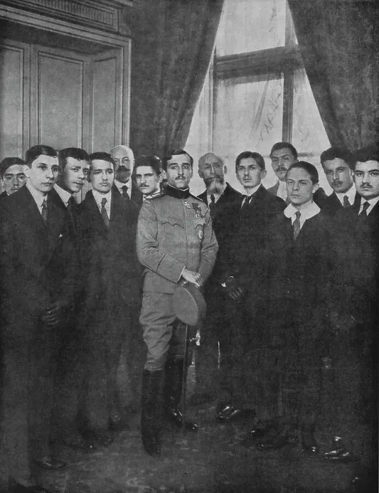 Framed Print : Le prince Alexandre et les Lyceens de Paris; reception par le prince regent de Serbie... 1916. Creator: Manuel Framed Print : Le prince Alexandre et les Lyceens de Paris; reception par le prince regent de Serbie... 1916. Creator: Manuel