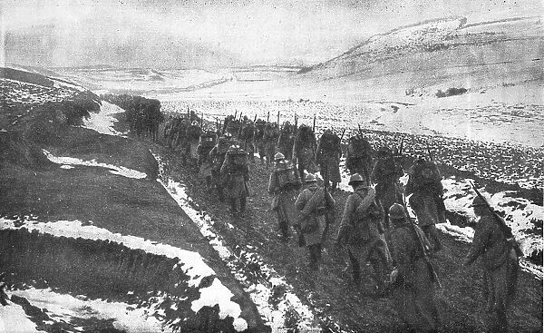 Le repli des troupes Francaises vers Salonique; un detachement d'arriere-garde... 1916. Creator: Unknown