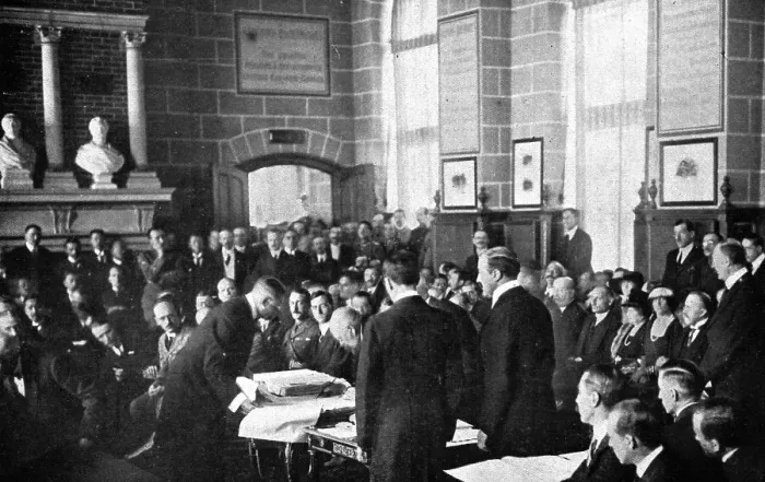 Framed Print : Le retour a la paix; Au chateau de Saint-Germain, dans la salle de l'Age de Pierre, le 10... 1919. Creator: Unknown Framed Print : Le retour a la paix; Au chateau de Saint-Germain, dans la salle de l'Age de Pierre, le 10... 1919. Creator: Unknown