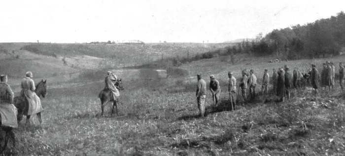 Framed Print : Le roi Pierre de Serbie, sur le front Nord, visitant ses soldsts qui travaillaient a des... 1915. Creator: R. Marianovitch Framed Print : Le roi Pierre de Serbie, sur le front Nord, visitant ses soldsts qui travaillaient a des... 1915. Creator: R. Marianovitch
