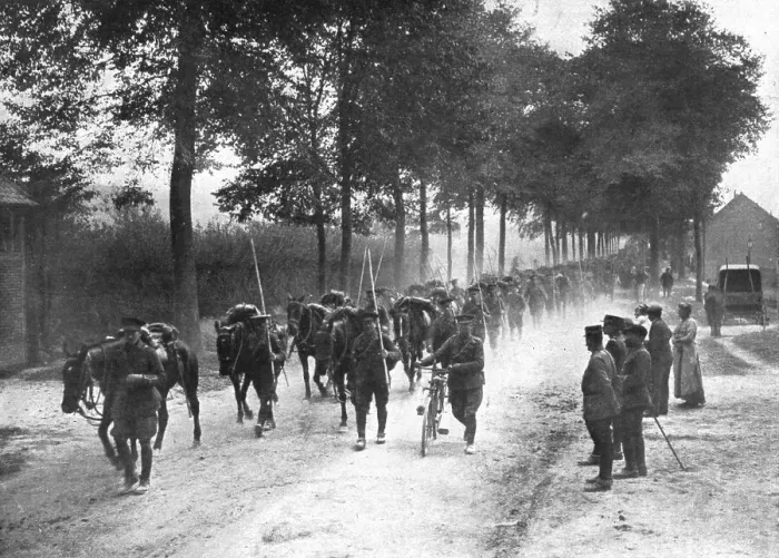 Framed Print : Le Role de la Cavalerie; lanciers Bitanniques, 1914. Creator: Unknown Framed Print : Le Role de la Cavalerie; lanciers Bitanniques, 1914. Creator: Unknown