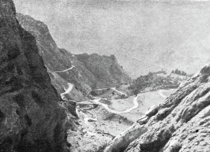 Framed Print : Le front russe d'asie; La grande chassee Erzeroum-Trebizonde dans le Kop-Dagh, 1916. Creator: Unknown Framed Print : Le front russe d'asie; La grande chassee Erzeroum-Trebizonde dans le Kop-Dagh, 1916. Creator: Unknown