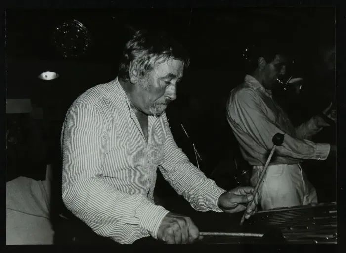 Framed Print : Bill Le Sage playing the vibraphone at The Bell, Codicote, Hertfordshire, 12 September 1982 Framed Print : Bill Le Sage playing the vibraphone at The Bell, Codicote, Hertfordshire, 12 September 1982