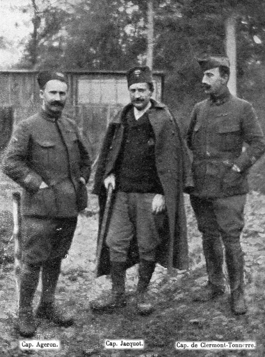 Framed Print : Le trois capitaines des ravins de la Dame et de la Couleuvre, 1916. Creator: Unknown Framed Print : Le trois capitaines des ravins de la Dame et de la Couleuvre, 1916. Creator: Unknown