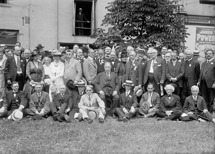 Framed Print : League To Enforce Peace - Group. William H. Taft in Center, 1916. Creator: Harris & Ewing. League To Enforce Peace - Group. William H. Taft in Center, 1916. Creator: Harris & Ewing Framed Print : League To Enforce Peace - Group. William H. Taft in Center, 1916. Creator: Harris & Ewing. League To Enforce Peace - Group. William H. Taft in Center, 1916. Creator: Harris & Ewing
