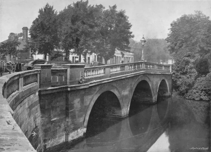 Framed Print : Leamington Bridge, c1896. Artist: Valentine & Sons Framed Print : Leamington Bridge, c1896. Artist: Valentine & Sons