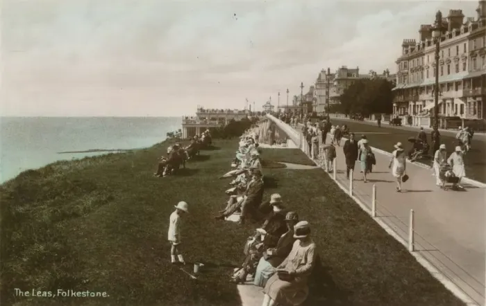 Framed Print : The Leas, Folkestone, Kent, c1920 Framed Print : The Leas, Folkestone, Kent, c1920