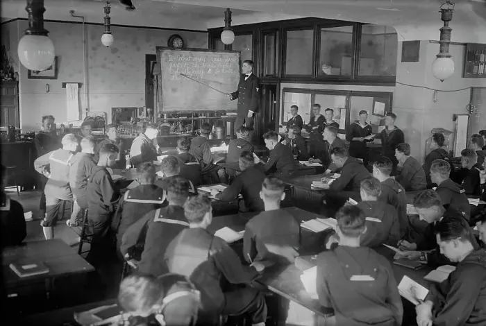 Framed Print : Lecture room, Mar 1918. Creator: Bain News Service Framed Print : Lecture room, Mar 1918. Creator: Bain News Service