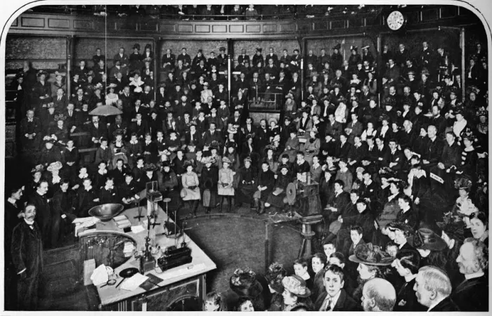 Framed Print : A lecture at the Royal Institution, London, c1903 (1903) Framed Print : A lecture at the Royal Institution, London, c1903 (1903)