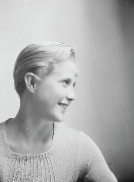 Lee, Margaret, Miss, portrait photograph, 1927 Creator: Arnold Genthe