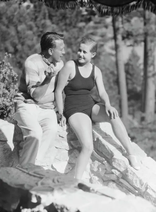 Framed Print : Lee, Margaret, Miss, and unidentified man, seated outdoors, 1927 Creator: Arnold Genthe Framed Print : Lee, Margaret, Miss, and unidentified man, seated outdoors, 1927 Creator: Arnold Genthe