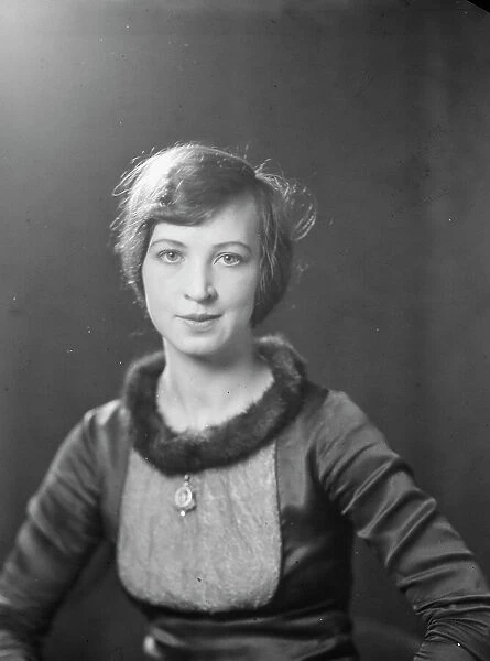 Leezbinska, Eugenia, Miss, portrait photograph, between 1927 and 1942. Creator: Arnold Genthe