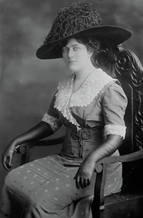 Framed Print : Lena Riddle, between c1910 and c1915. Creator: Bain News Service Framed Print : Lena Riddle, between c1910 and c1915. Creator: Bain News Service