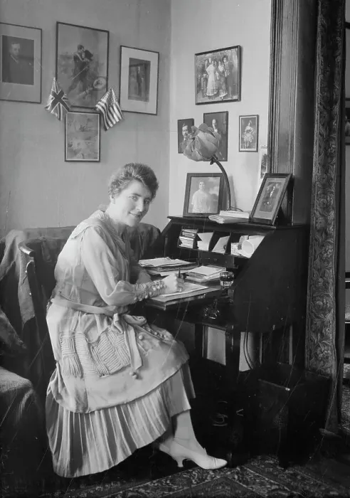 Framed Print : Lenora [i.e. Leonara] Sparkes, between c1915 and c1920. Creator: Bain News Service