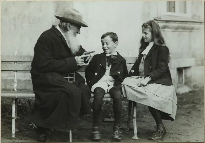Framed Print : Leo Tolstoy with grandchildren Leo and Sofia, 1909. Artist: Chertkov, Vladimir Grigorievich (1854-1936) Framed Print : Leo Tolstoy with grandchildren Leo and Sofia, 1909. Artist: Chertkov, Vladimir Grigorievich (1854-1936)