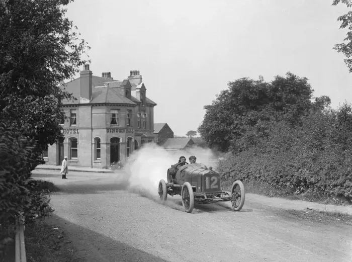 Framed Print : Leon Molons Minerva passing the Ginger Hall Hotel, Sulby, during the RAC Isle of Man TT race Framed Print : Leon Molons Minerva passing the Ginger Hall Hotel, Sulby, during the RAC Isle of Man TT race