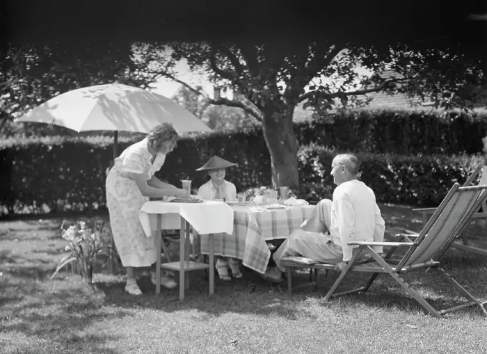 Framed Print : Leonard, Mr. and Mrs. eating outdoors, between 1926 and 1938. Creator: Arnold Genthe Framed Print : Leonard, Mr. and Mrs. eating outdoors, between 1926 and 1938. Creator: Arnold Genthe
