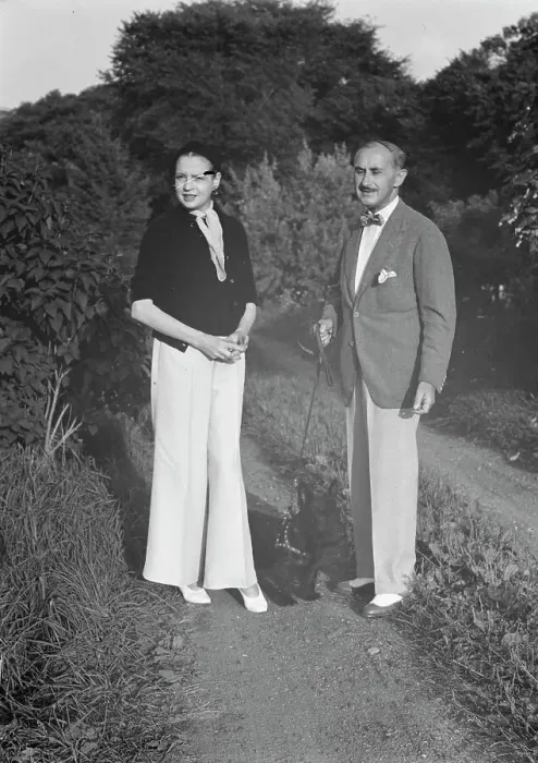 Framed Print : Leonard, Mr. and Mrs. standing outdoors, between 1926 and 1938. Creator: Arnold Genthe