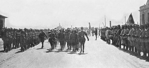Les allies a Salonique; L'arrivee des italiens, 1916. Creator: Unknown