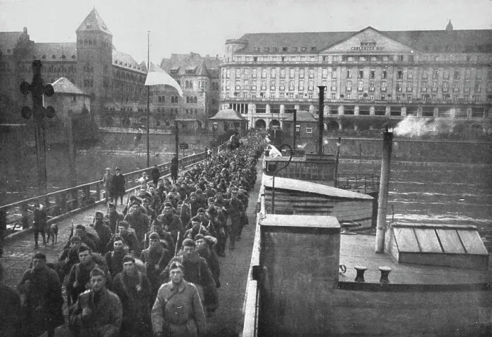 Framed Print : Les americains a Coblence; Les premieres troupes americaines traversant le Rhin a Coblence... 1918 Creator: Unknown Framed Print : Les americains a Coblence; Les premieres troupes americaines traversant le Rhin a Coblence... 1918 Creator: Unknown