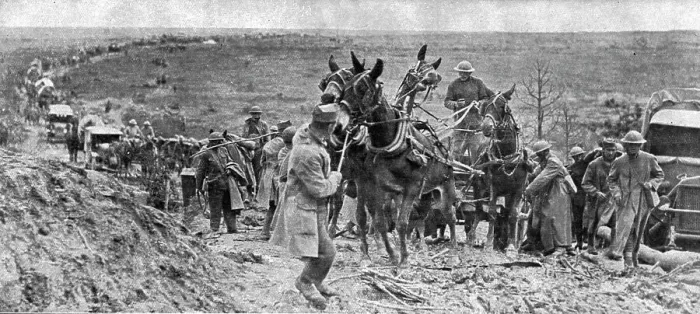 Framed Print : Les Americains dans le Saillant de Saint-Mihiel; Un convoi de munitions franchissant... 1918. Creator: Unknown Framed Print : Les Americains dans le Saillant de Saint-Mihiel; Un convoi de munitions franchissant... 1918. Creator: Unknown