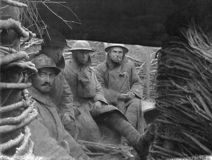 Framed Print : Les Americains en Ligne; L'apprentissage de la vie de tranchee au contact des vieilles... 1917. Creator: Unknown Framed Print : Les Americains en Ligne; L'apprentissage de la vie de tranchee au contact des vieilles... 1917. Creator: Unknown