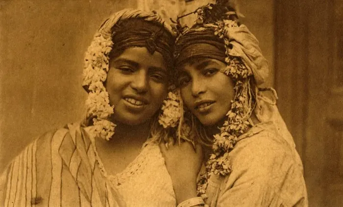 Framed Print : Les amies, c1918-c1939. Creator: Unknown Framed Print : Les amies, c1918-c1939. Creator: Unknown